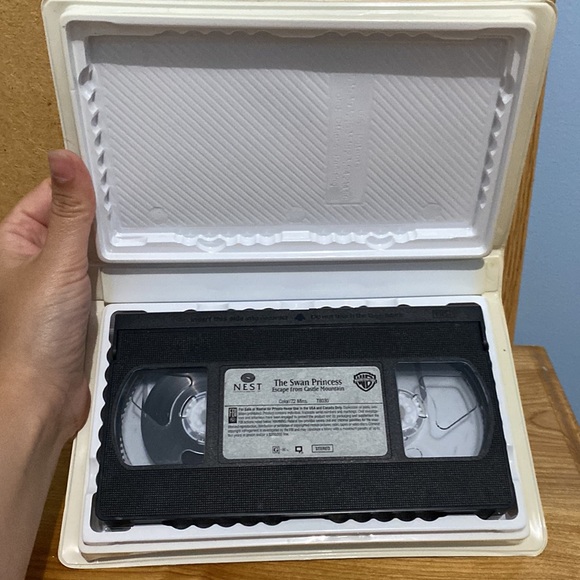 The Swan Princess Escape from Castle Mountain Warner Brothers VHS tape - Picture 4 of 7